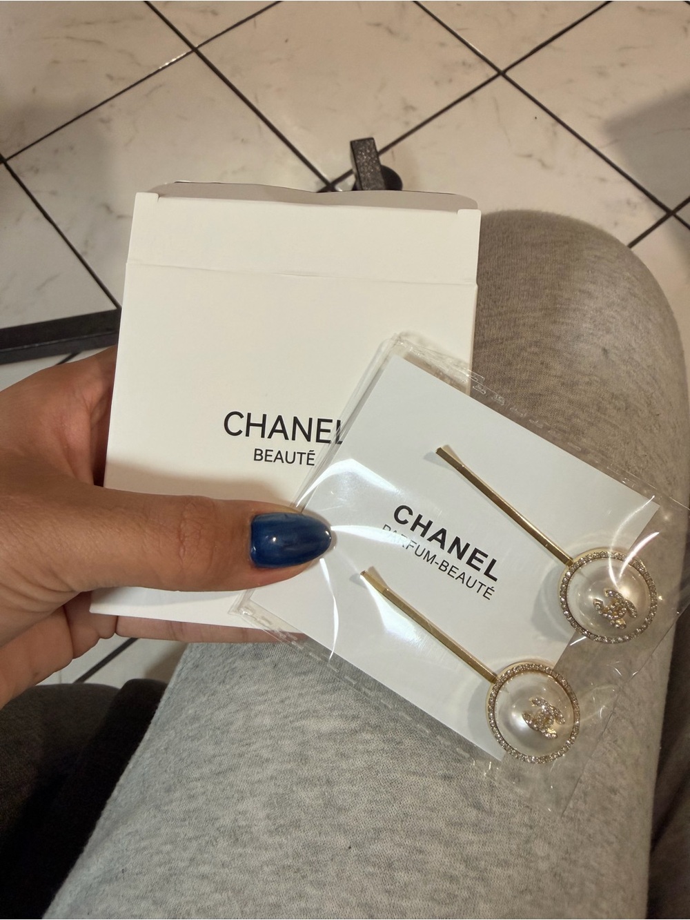 100% authentic. CHNL Gold and White Pearl Logo Bobby Pins FOR HAIR.